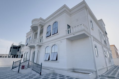 Villa en venta en Seih Al Uraibi, Ras Al Khaimah, EAU 10 dormitorios, 1394 m2 № 656876 - foto 8