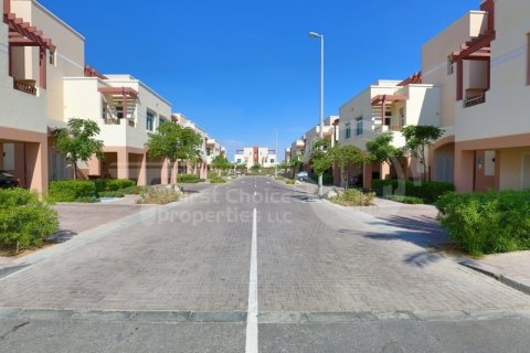 Apartamento en venta en Al Ghadeer, Abu Dhabi, EAU 2 dormitorios, 98.3 m2 № 731103 - foto 2