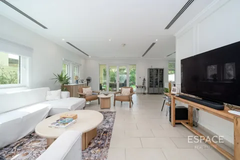 Βίλα σε Jumeirah Park, Dubai, ΗΑΕ 3 υπνοδωμάτια, 328 τ.μ. Αρ. 649461 - φωτογραφία 2
