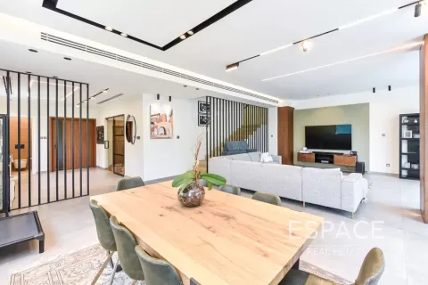 Villa te koop in Jumeirah Village Circle, Dubai, VAE 4 slaapkamers, 346 vr.m., nr 649913 - foto 1