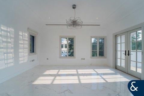 Vilë në Jumeirah Golf Estates, Dubai, Emiratet e Bashkuara Arabe 5 dhoma gjumi, 795 m2. № 685251 - Foto 21