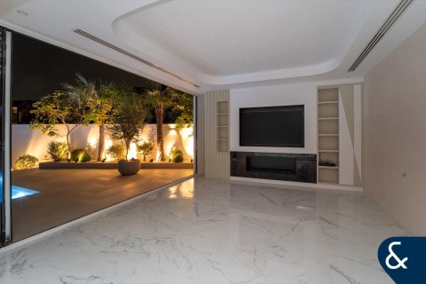 Vilë në Jumeirah Golf Estates, Dubai, Emiratet e Bashkuara Arabe 5 dhoma gjumi, 795 m2. № 685251 - Foto 12