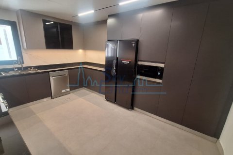 Villa te huur in Umm Suqeim, Dubai, VAE 4 slaapkamers, 371.6 vr.m., nr 582997 - foto 10