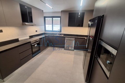 Villa te huur in Umm Suqeim, Dubai, VAE 4 slaapkamers, 371.6 vr.m., nr 582997 - foto 12
