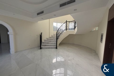 Huvila Al Furjan, Dubai, Arabiemiraatit 5 makuuhuonetta, 604 m2 № 685216 - kuva 2