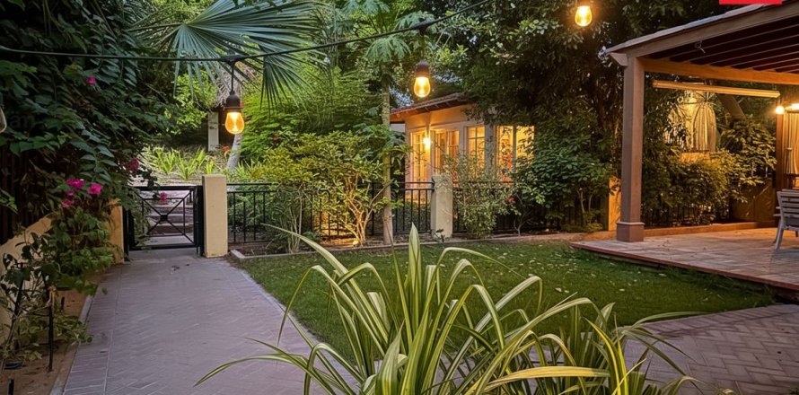 Casa urbana em Motor City, Dubai, EAU 4 quartos, 400 m2 № 660395