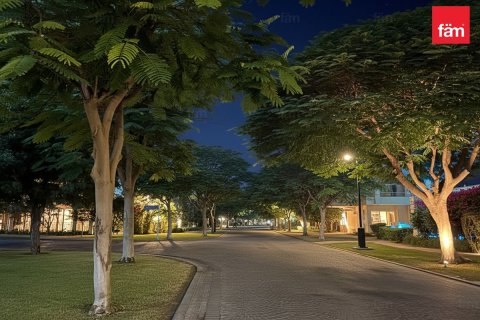 Városi lakóépület itt: Motor City, Dubai, EAE, 4 hálószoba, 400 m², azonosító: 660395 - fénykép 23