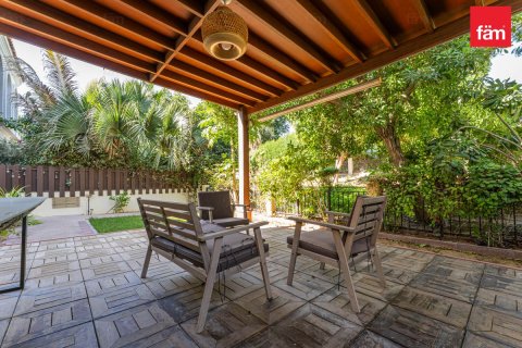 Kuća u nizu u gradu Motor City, Dubai, UAE 4 spavaće sobe, 400 m2 Br. 660395 - Slika 1