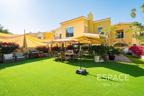Villa till försäljning i Arabian Ranches, Dubai, UAE 2 sovrum, 237 kvm Nr. 649859 - fotografi 1