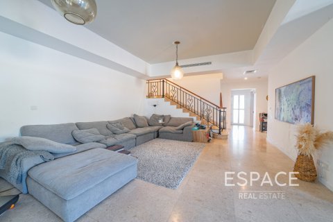 Villa till försäljning i Arabian Ranches, Dubai, UAE 2 sovrum, 237 kvm Nr. 649859 - fotografi 3