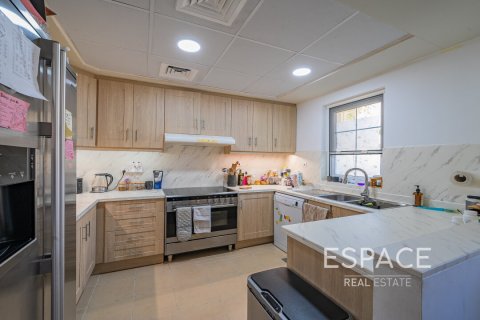 Villa till försäljning i Arabian Ranches, Dubai, UAE 2 sovrum, 237 kvm Nr. 649859 - fotografi 6