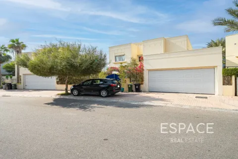 Vila u gradu Meadows, Dubai, UAE 5 spavaće sobe, 353 m2 Br. 649828 - Slika 17