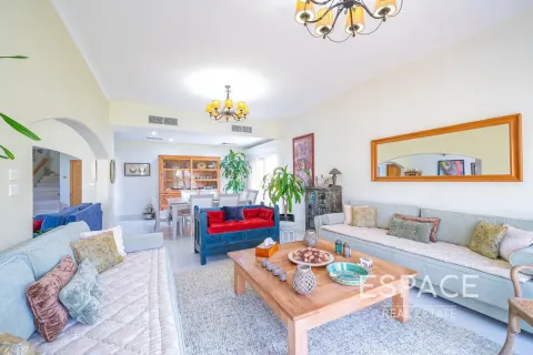Vila u gradu Meadows, Dubai, UAE 5 spavaće sobe, 353 m2 Br. 649828 - Slika 16