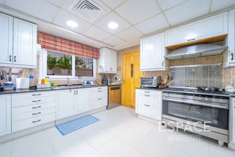 Vila u gradu Meadows, Dubai, UAE 5 spavaće sobe, 353 m2 Br. 649828 - Slika 4