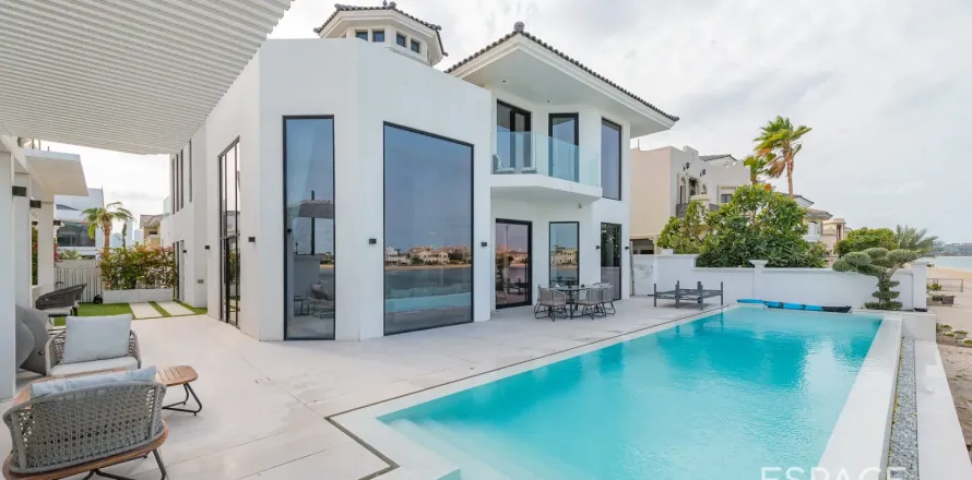 Villa i Palm Jumeirah, Dubai, Emiratene 4 soverom, 465 kvm nr. 649858