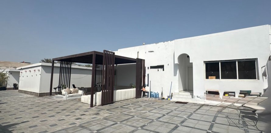 Βίλα σε Al Wasl, Dubai, ΗΑΕ 7 υπνοδωμάτια, 929 τ.μ. Αρ. 645918