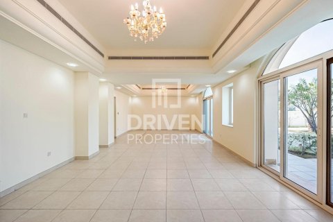 ویلا برای اجاره در Dubai Sports City، Dubai، امارات متحده عربی 5 خوابه ، 542 متر مربع ، شماره 684576 - تصویر 2