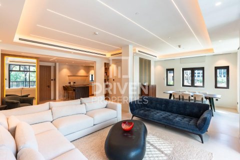 Apartment til salg i Downtown Dubai (Downtown Burj Dubai), Dubai, UAE 2 soveværelser, 139.26 kvm № 744211 - foto 2