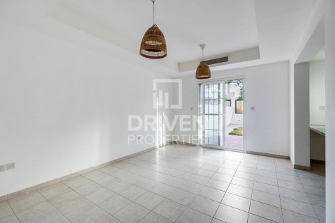 Radhus uthyres i Arabian Ranches, Dubai, UAE 2 sovrum, 207 kvm Nr. 603534 - fotografi 1