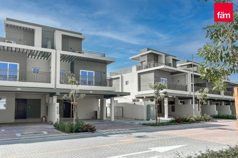 Зняти в оренду таунхаус в Дубай, ОАЕ 4 спальні, 112.2м2, № 689064 - фото 2