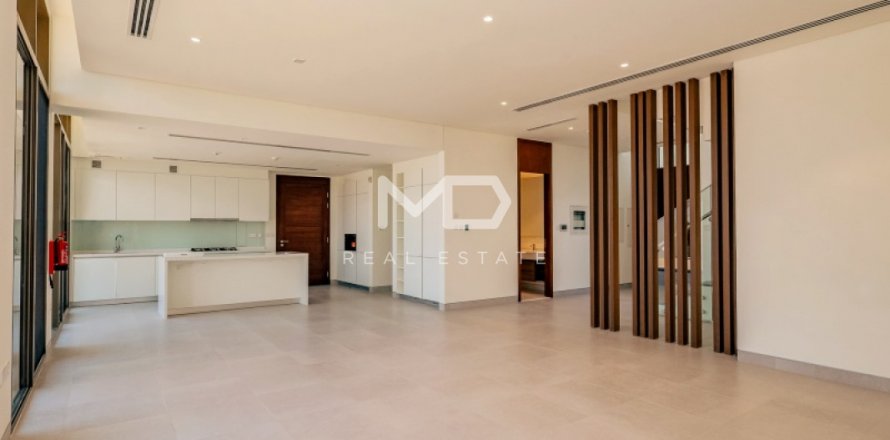 Villa em Abu Dhabi, EAU 4 quartos, 880 m2 № 555177