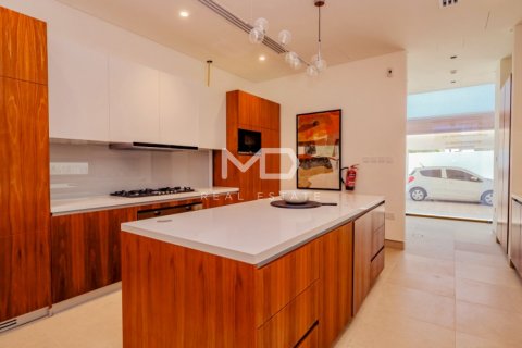 Villa in Abu Dhabi, UAE 5 bedrooms, 618.9 sq.m. № 555169 - photo 43