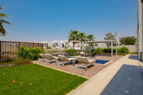 Villa in Abu Dhabi, UAE 5 bedrooms, 618.9 sq.m. № 555169 - photo 1