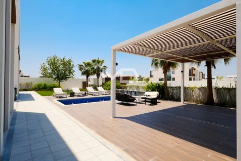 Villa in Abu Dhabi, UAE 5 bedrooms, 618.9 sq.m. № 555169 - photo 18