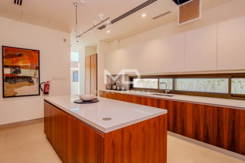 Villa in Abu Dhabi, UAE 5 bedrooms, 618.9 sq.m. № 555169 - photo 44