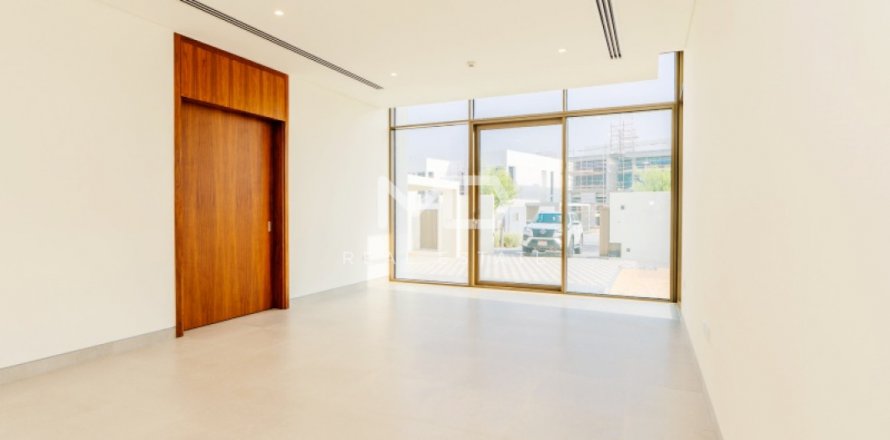 Villa sa Abu Dhabi, UAE 4 silid-tulugan, 1050 sq.m. № 555179