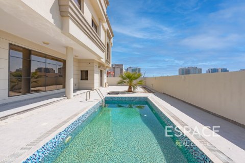 Vilë në Al Furjan, Dubai, Emiratet e Bashkuara Arabe 6 dhoma gjumi, 595 m2. № 649747 - Foto 1