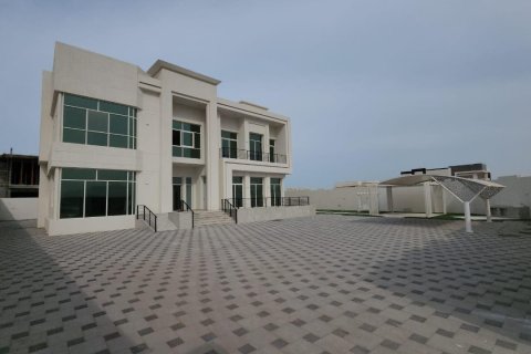 Villa te koop in Al Dhait, Ras Al Khaimah, VAE 4 slaapkamers, 1394 vr.m., nr 656882 - foto 1