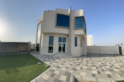 Villa para venda em Ras Al Khaimah, EAU 2 quartos, 929 m2 № 656883 - foto 3
