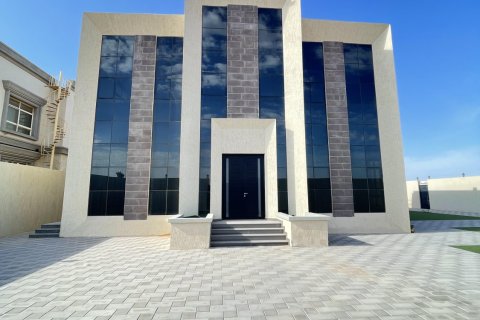 Villa à vendre à  Al Riffa, Ras Al Khaimah, EAU 5 chambres, 929 m2 № 656881 - photo 4