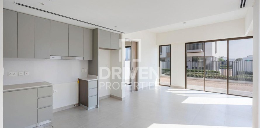 Apartment in The Valley, Dubai, UAE 4 bedrooms, 273 sq.m. № 684063