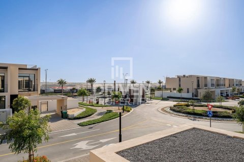 Villa in Dubai South (Dubai World Central), Dubai, UAE 4 bedrooms, 357 sq.m. № 684078 - photo 24