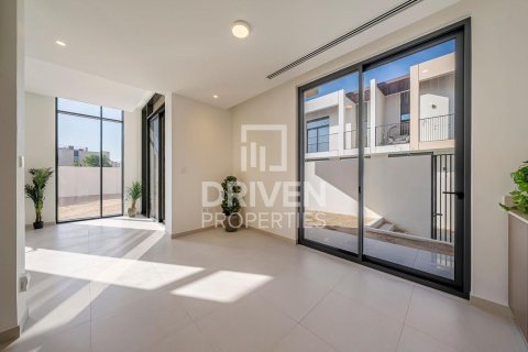 Villa in Dubai South (Dubai World Central), Dubai, UAE 4 bedrooms, 357 sq.m. № 684078 - photo 8