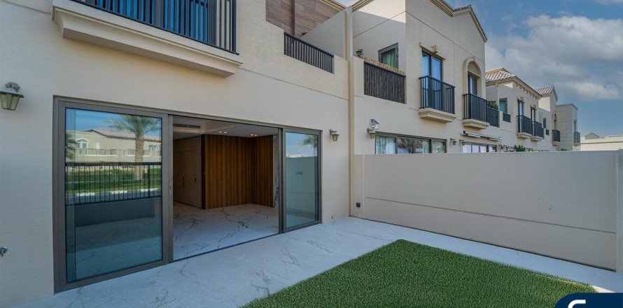 טאונהאוס ב Jumeirah Golf Estates, Dubai, איחוד האמירויות 3 חדרי שינה, 195 מ"ר מספר 666675