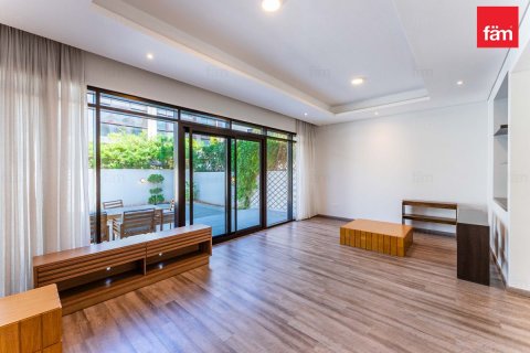 Villa te huur in Dubai, VAE 3 slaapkamers, 324 vr.m., nr 680016 - foto 12