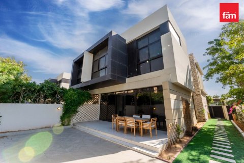 Villa te huur in Dubai, VAE 3 slaapkamers, 324 vr.m., nr 680016 - foto 23