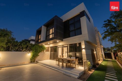 Villa te huur in Dubai, VAE 3 slaapkamers, 324 vr.m., nr 680016 - foto 22