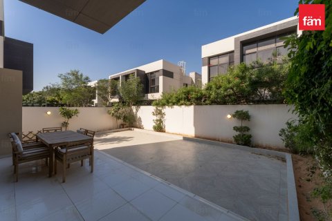 Villa te huur in Dubai, VAE 3 slaapkamers, 324 vr.m., nr 680016 - foto 1