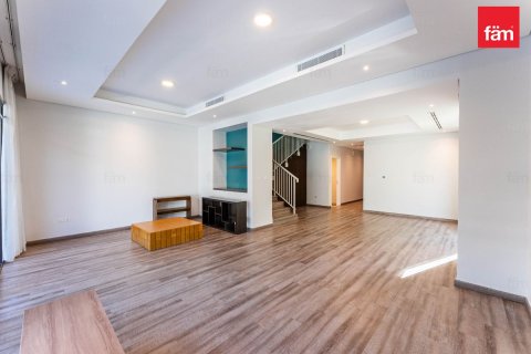 Villa te huur in Dubai, VAE 3 slaapkamers, 324 vr.m., nr 680016 - foto 16