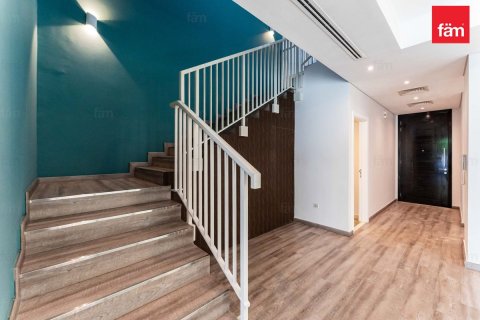 Villa te huur in Dubai, VAE 3 slaapkamers, 324 vr.m., nr 680016 - foto 20