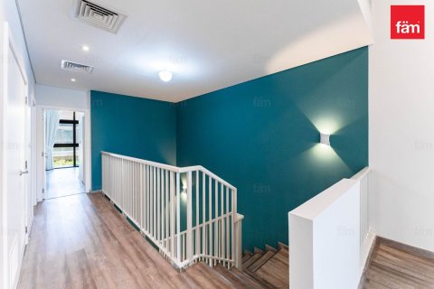 Villa te huur in Dubai, VAE 3 slaapkamers, 324 vr.m., nr 680016 - foto 10