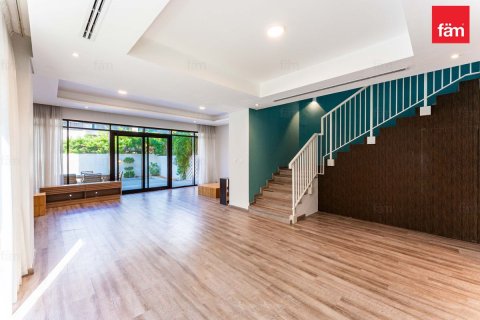 Villa te huur in Dubai, VAE 3 slaapkamers, 324 vr.m., nr 680016 - foto 4