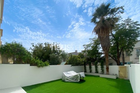 Shtëpi në qytet në The Springs, Dubai, Emiratet e Bashkuara Arabe 2 dhoma gjumi, 152 m2. № 625812 - Foto 1