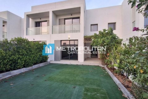 Townhouse on the Yas Island, Abu Dhabi, UAE 2 bedrooms, 225 sq.m. № 632158 - photo 1