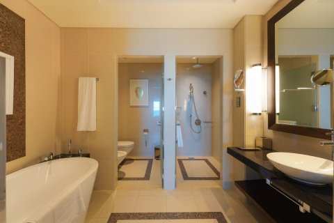 Apartment in The Marina, Abu Dhabi, UAE 2 bedrooms, 164 sq.m. № 424250 - photo 16