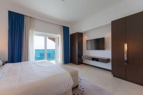 Apartment in The Marina, Abu Dhabi, UAE 2 bedrooms, 164 sq.m. № 424250 - photo 11